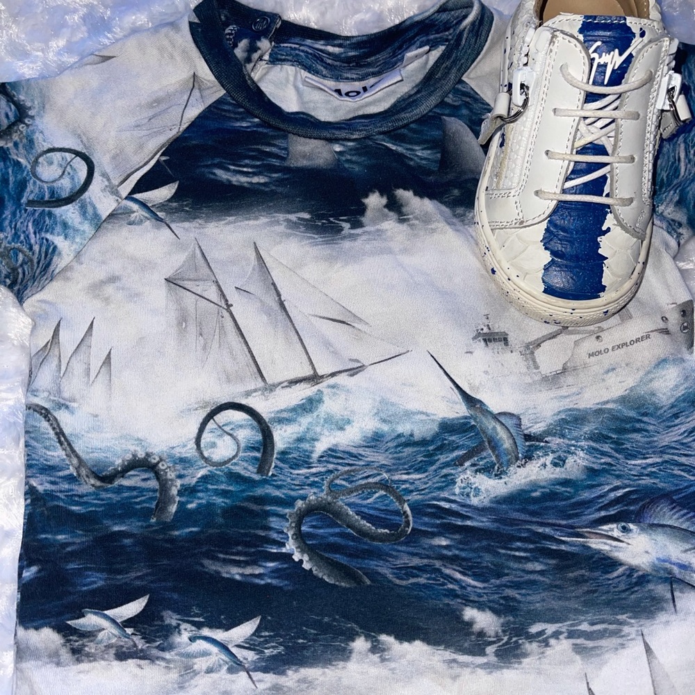 MOLO tshirt shoes sold separately